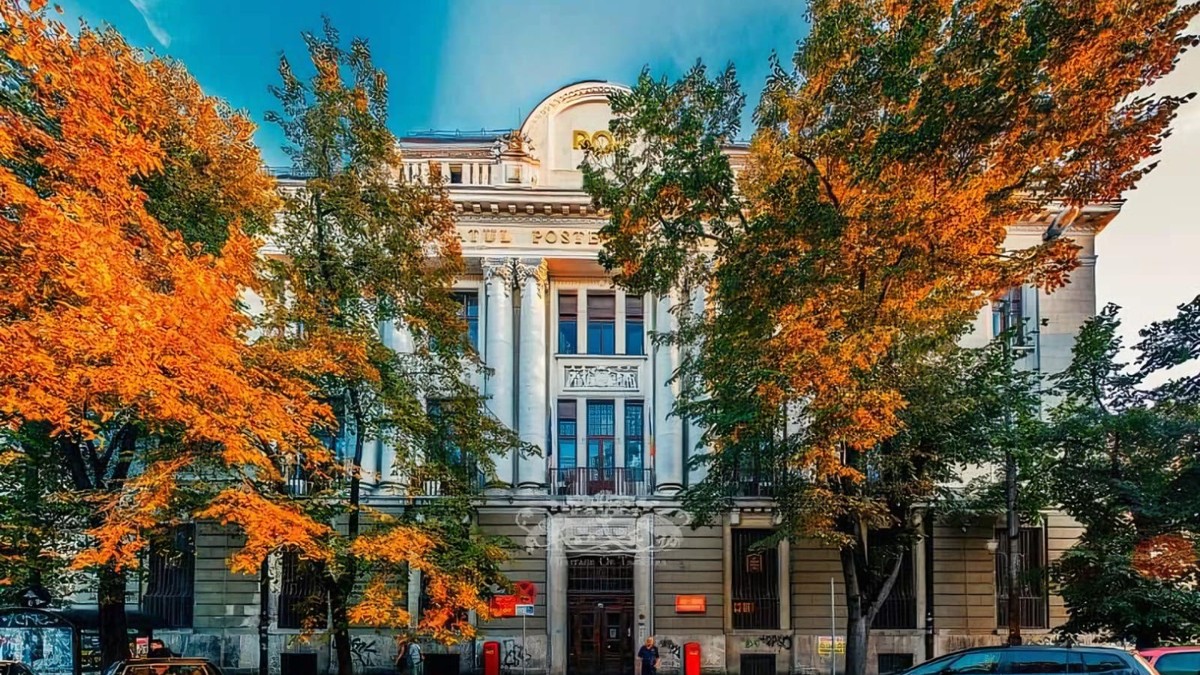 Clădirea sucursalei Poșta Romănă din Timișoara, toamna
