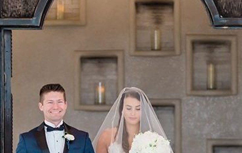 Cum a stricat o tânără poza perfectă pe care o fotografă o făcea la o nuntă