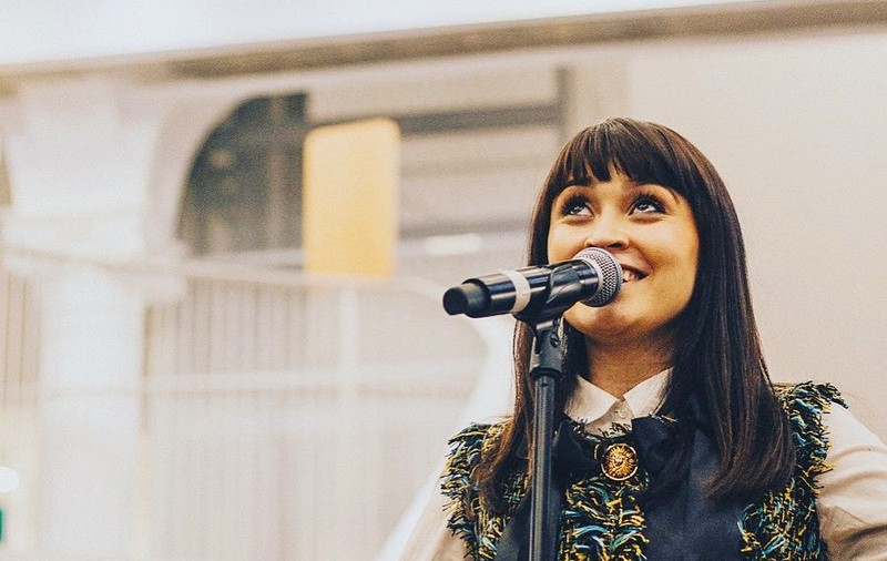 Irina Rimes a început să plângă când și-a ascultat propria piesă cântată la Vocea României. Smiley: ”De ce suferi tu pentru toți proștii”