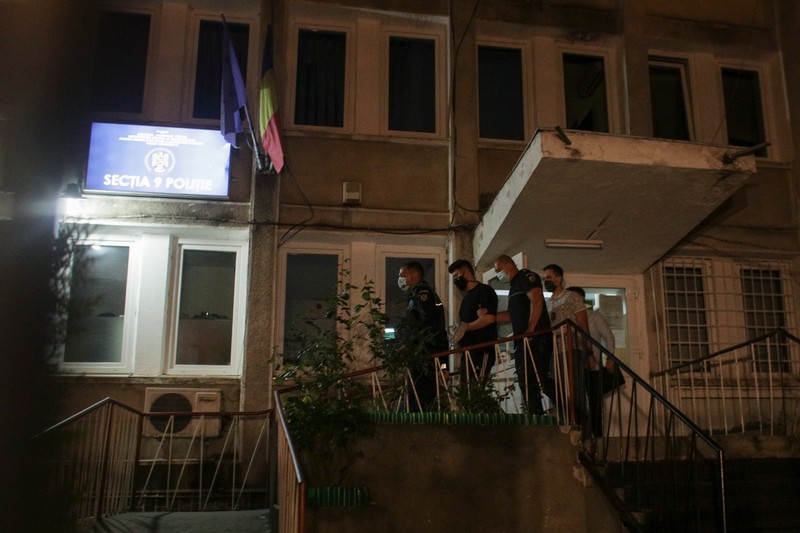Alexandru Bălan, zis „Colo”, la ieșirea din secția de poliție | Foto: Inquam Photos / Octav Ganea