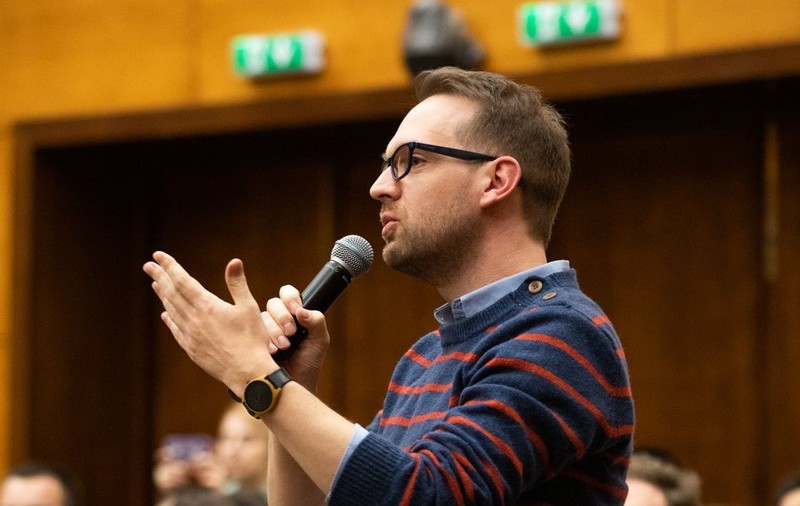 Dominic Fritz, singurul politician care l-a căutat pe regizorul „Colectiv” după nominalizarea Oscar. „El și-a plătit și bilet la film”