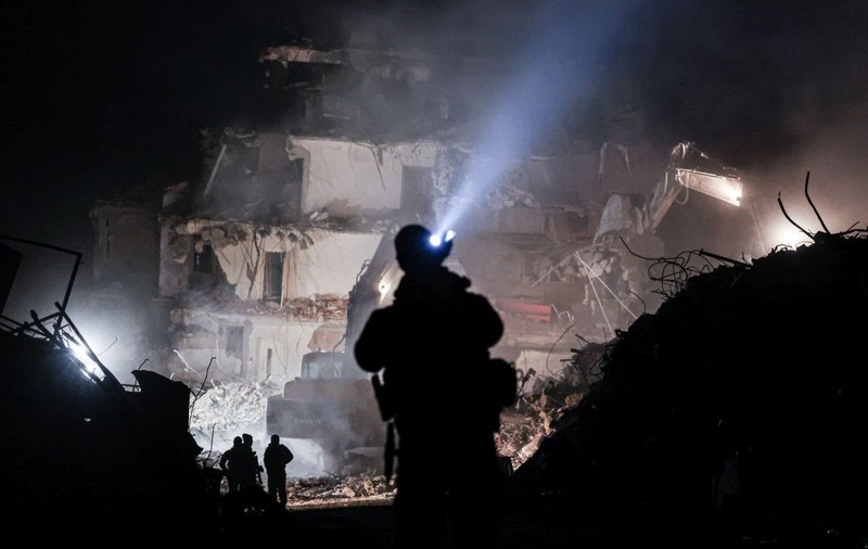 „Îi pregătisem mormântul. După câteva momente, vocea ei s-a auzit de sub ruine”. Supraviețuiri miraculoase în Turcia, la 12 zile de la seism