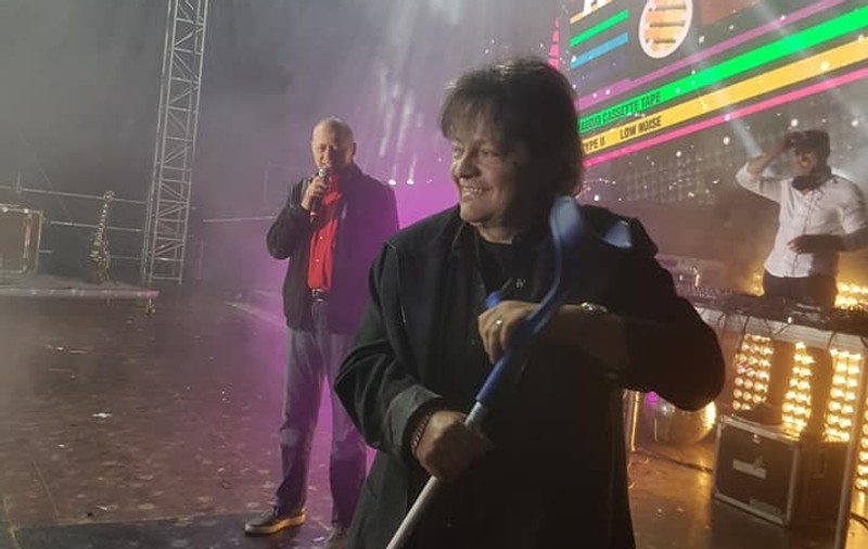 Leo Iorga a cântat între două operații! Solistul s-a reîntors acum la clinica din Germania