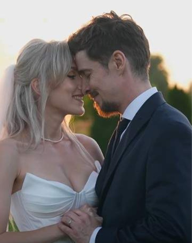 Andrei Leonte, primul câștigător „X Factor”, s-a căsătorit cu Laura. Primele imagini de la nunta lor. Rochia de mireasă a fost spectaculoasă