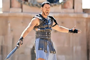 Russell Crowe, în rolul lui Maximus, care i-a adus o statuetă Oscar