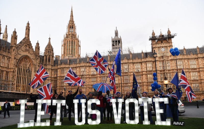 BREXIT | Ministrul britanic al finanţelor susține că parlamentul va lua în considerare un nou referendum