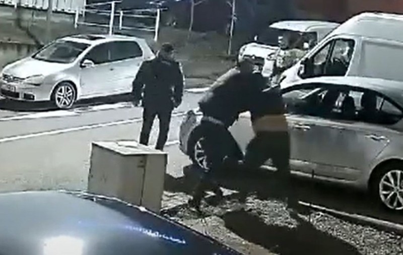 Mircea Cenan, liderul galeriei Universității Cluj, înjunghiat în plină stradă | VIDEO