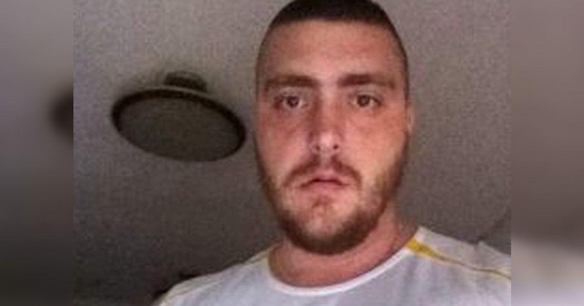 VIDEO Bărbat urmărit pentru tentativă de omor, prins în Galați. Arsenalul găsit de polițiști în locuința acestuia