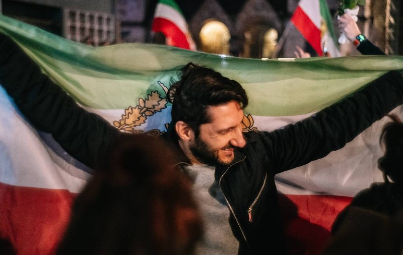 Iranienii care au sărbătorit pe străzi moartea liderului suprem: „Khamenei s-a dus în iad”