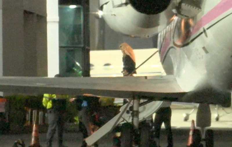 Un avion privat în care se afla și cântăreața Karol G, câștigătoare a unui premiu Grammy, a aterizat de urgență la Los Angeles  