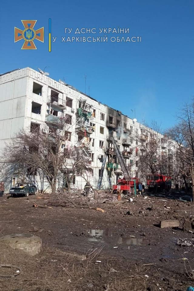 Efectele bombardamentului rusesc: un bloc din Ciuhuiiv, lângă orașul Harkov, a fost devastat