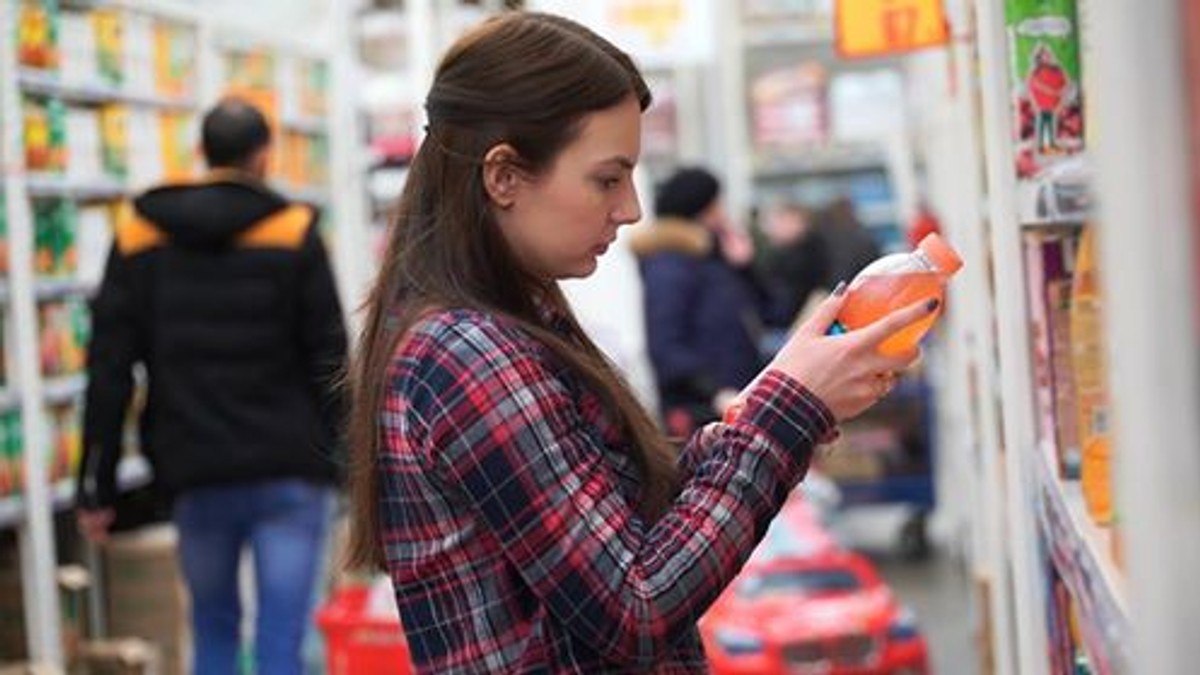 Taxa pe zahăr, introdusă şi în România. Specialiştii avertizează: "Suntem campioni la diabetul zaharat". Parlamentari de la toate partidele au depus un proiect de lege prin care băuturile răcoritoare care conţin prea mult zahăr ar urma să fie supraacizate, după modelul băuturilor alcoolice sau tutunului.