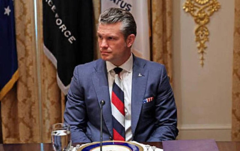 Pete Hegset a purtat o cravată în culorile drapelului rusesc la întâlnirea dintre Donald Trump și Volodimir Zelenski