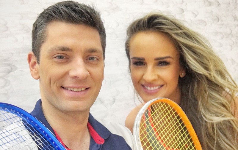 Valentin Butnaru, profesor pentru Sore, Alina Pușcaș și Diana Munteanu! Prezentatorul TV e antrenor de squash pentru vedete