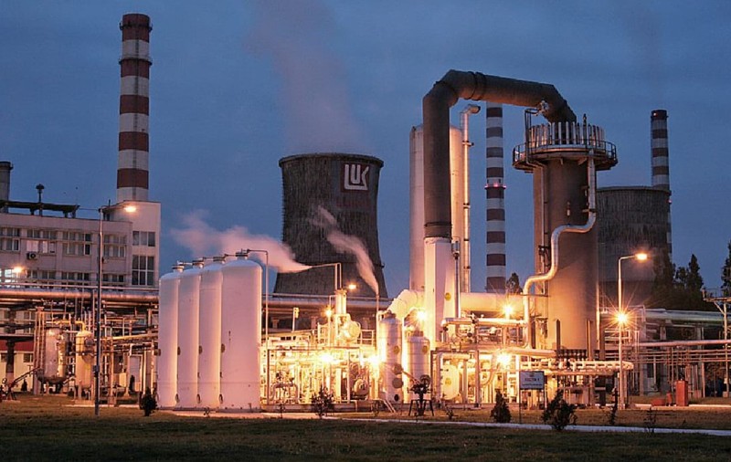 România importă cu 27% mai mulți carburanți, după ce a fost oprită rafinăria Petrotel