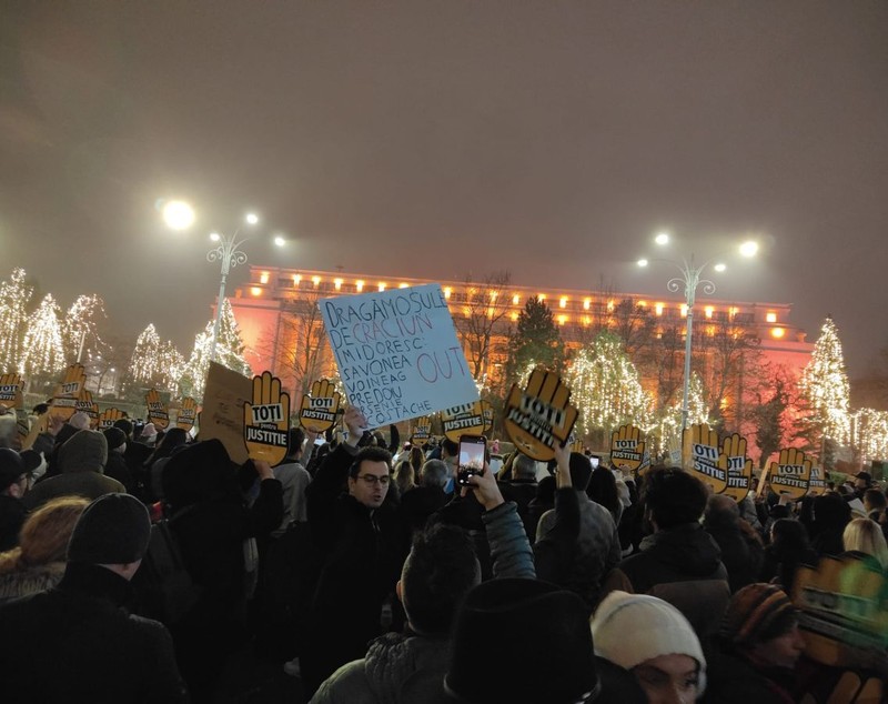 Generația Z, printre cei 4.000 de oameni prezenți în București la protestul pentru reformă în Justiție