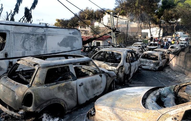 Români afectați de incendiile din Grecia. Toate documentele lor s-au făcut scrum