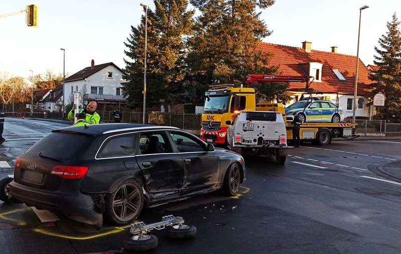 Haos la Mainz: hoții au aruncat în aer un bancomat, s-au ciocnit cu poliția, au fugit și au lăsat explozibil în mașină