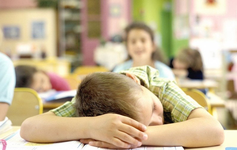 Copilul tău chiuleşte de la şcoală? Plăteşti amendă! Ce prevede proiectul regulamentului de organizare şi funcţionare a unităţilor de învăţământ