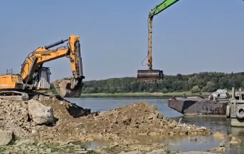 De ce a fost amânată scufundarea celor patru barje în Dunăre: Operațiunea va dura cel mult 4 ore pentru fiecare navă