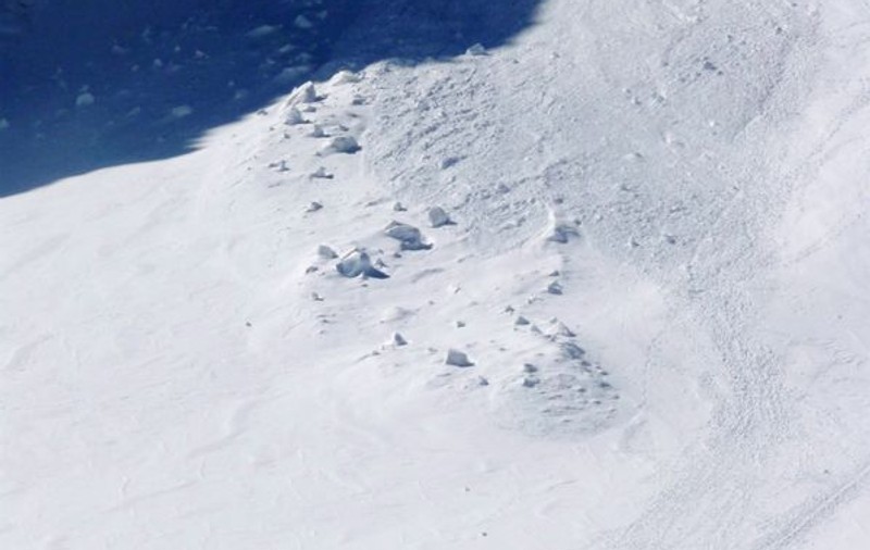 Un militar a supraviețuit șase zile în zăpadă, după ce a fost prins de avalanșă