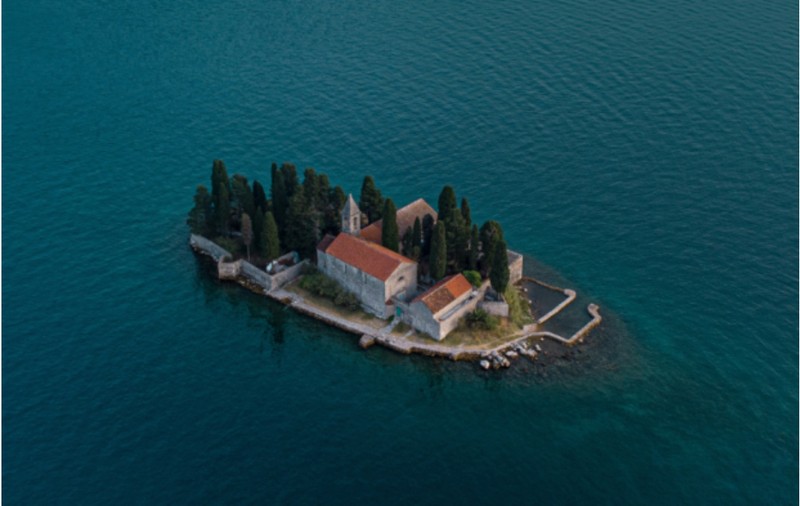 Muntenegru – o perlă a Adriaticii pe care merită să o descoperi la final de sezon