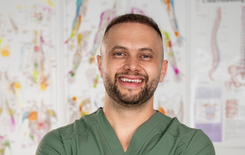 Cristian Drosu, fizioterapeut, specialist în chiropractică și osteopatie: „Românii caută pastila magică. Vor să le treacă orice dintr-o ședință”