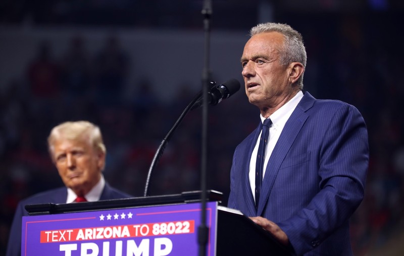 Robert F. Kennedy jr îşi suspendă campania prezidenţială în favoarea lui Donald Trump. Promisiunile primite din partea candidatului republican