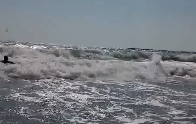 VIDEO| Cum erau valurile în Mamaia, luni, când s-au înecat trei oameni. Apel IGSU: „Am fost martorii unor evenimente tragice”