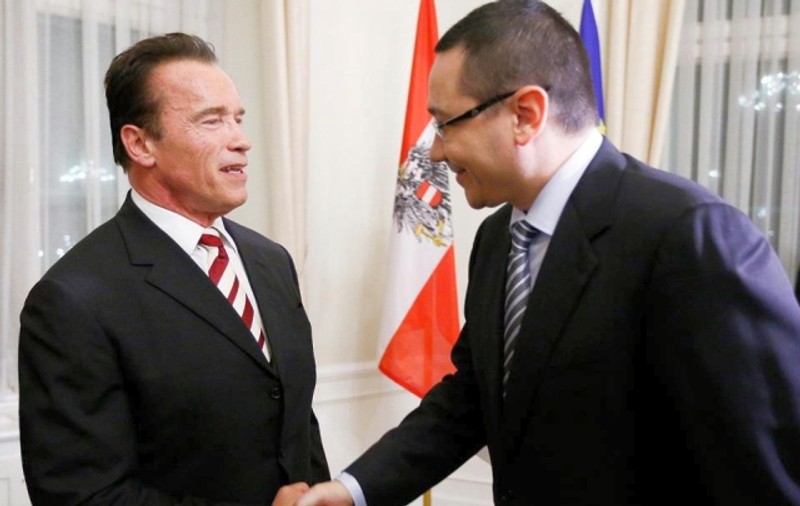 Victor Ponta s-a fotografiat cu Arnold Schwarzenegger