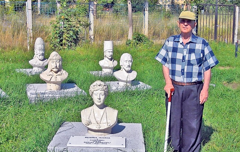 Şi-a făcut muzeu în cimitir