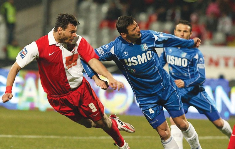 Show roş-alb