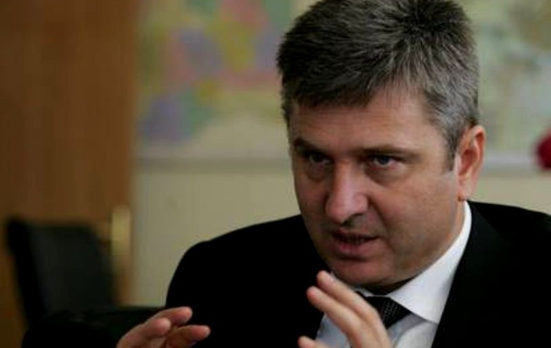 Florentin Pandele, atac la Vasile Bănescu: „«Omul fără de păcat» aruncă piatră după piatră în cea deja crucificată de toate mass-media”