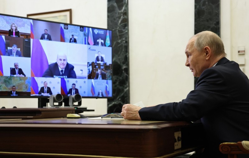 Vladimir Putin le spune rușilor că îi apără de „teroriști” atunci când le blochează internetul, dar explicațiile lui sunt considerate minciuni