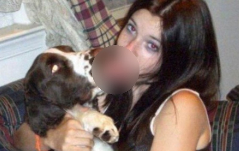 A ORIPILAT TOT INTERNETUL! Această tânără a încercat SĂRUTUL FRANŢUZESC CU... UN CÂINE | FOTO