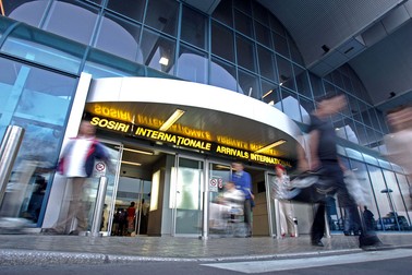 Aeroportul International, Bucuresti Otopeni - Henri Coanda.