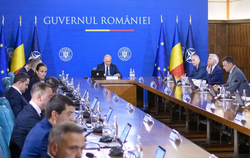 Principalele măsuri fiscale adoptate de Guvernul Bolojan pentru Educație. De unde se vor tăia cei mai mulți bani