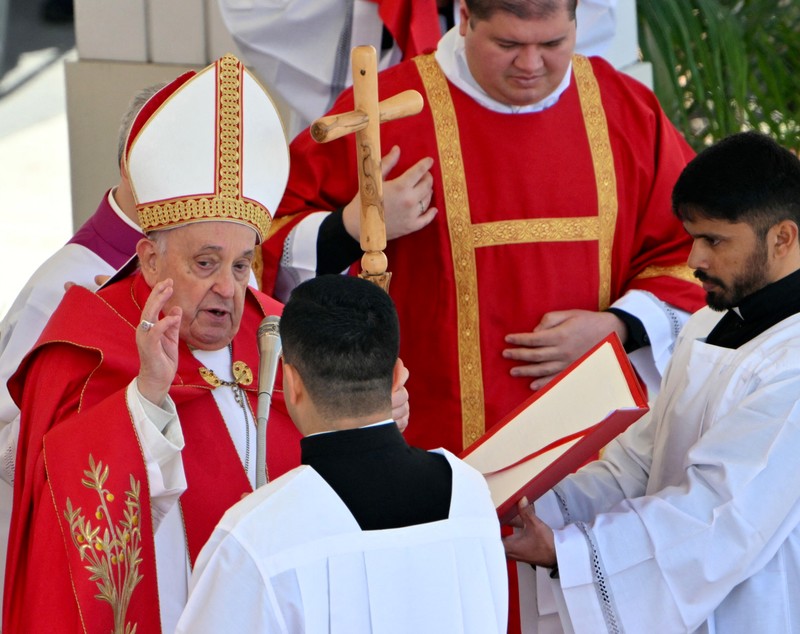 Papa Francisc a luat „o decizie neobişnuită pentru un eveniment major” la liturghia de Floriile catolice