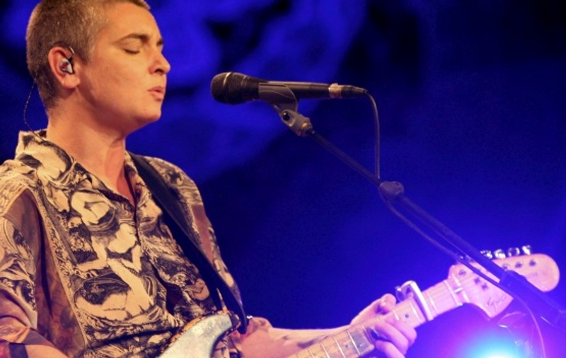 Sinéad O'Connor vrea ghimbir proaspăt, lumânări şi miere, în culise