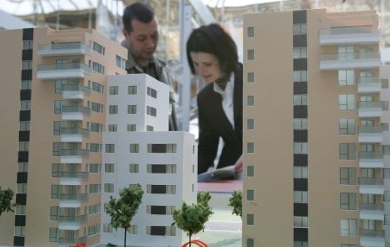 Ce alegi: apartament în Bucureşti sau în Amsterdam?