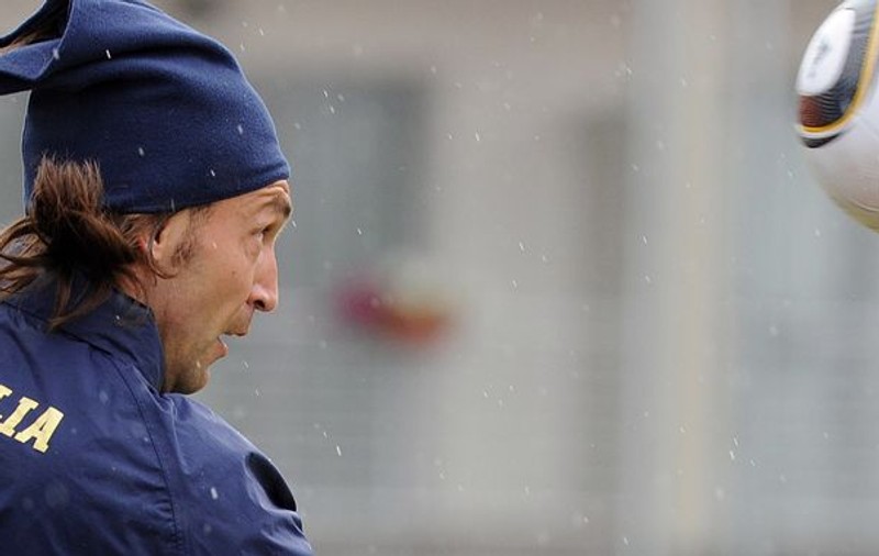 Andrea Pirlo pariază pe Xavi şi Rooney