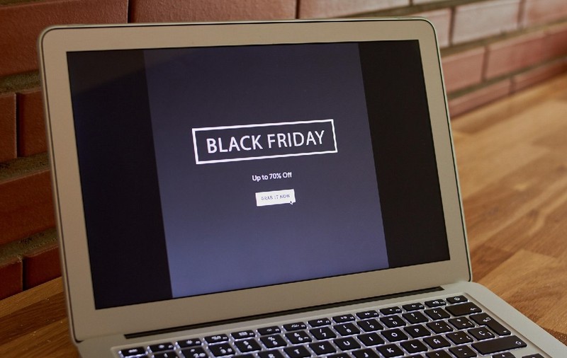 Cum au trecut românii de Black Friday, ziua cu cele mai mari reduceri din an: „Nici la toaletă n-am fost” 