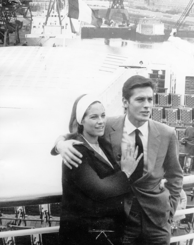 Vechile povești mondene | Cum a părăsit-o Alain Delon pe Romy Schneider în ziua nunții | FOTO