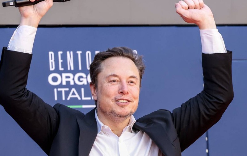 Elon Musk a devenit prima persoană din lume a cărei avere depășește 400 de miliarde de dolari