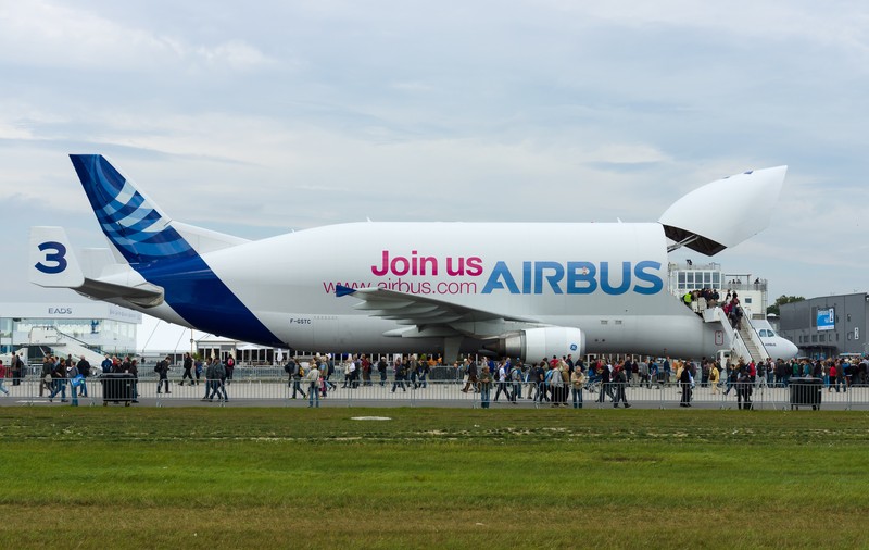 Un avion uriaș aterizează azi pe Otopeni, pentru prima dată