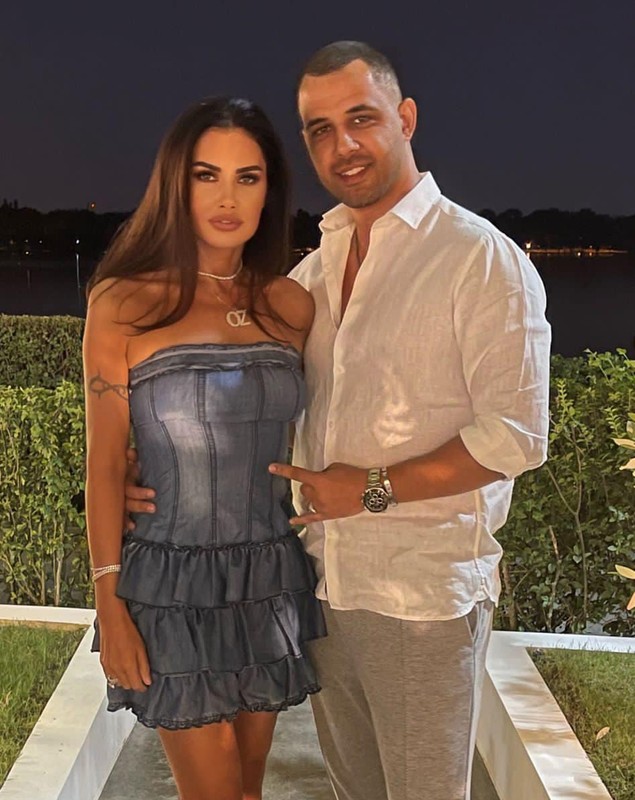 Oana Zăvoranu și-a scos la vânzare hainele din garderoba personală. Valoarea lor este de peste 500.000 de euro