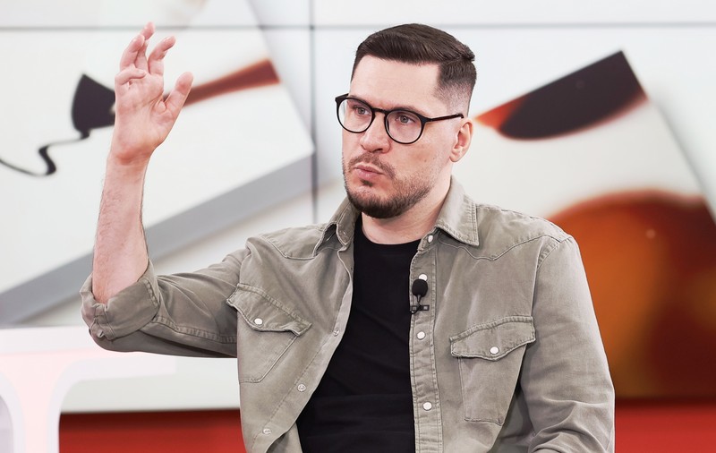 Fostul rugbist George Baltă, rămas paralizat în urma unui accident pe teren, trage un semnal de alarmă: „Nu am cum să urc, doar la mila oamenilor și să mă ia pe sus”