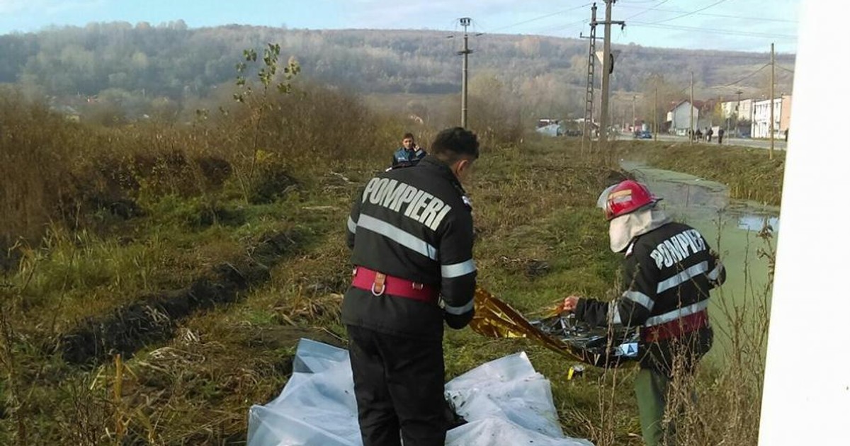Moarte suspectă în județul Gorj. Un cadavru a fost găsit plutind într-un canal colector