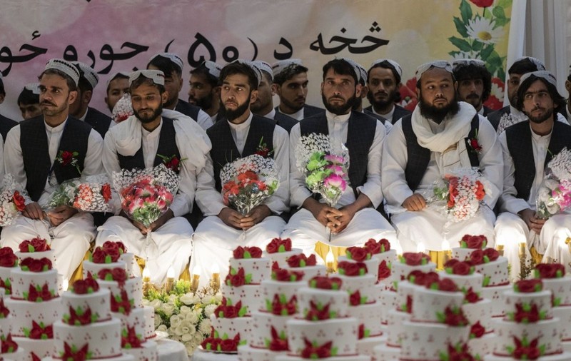 Nuntă în masă în Afganistan pentru cuplurile sărace care vor să evite costurile unei ceremonii tradiționale