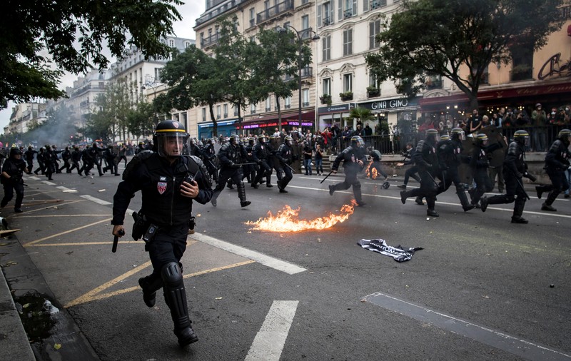 Violențe la Paris, la manifestaţii împotriva legii muncii. Cel puțin șase răniți